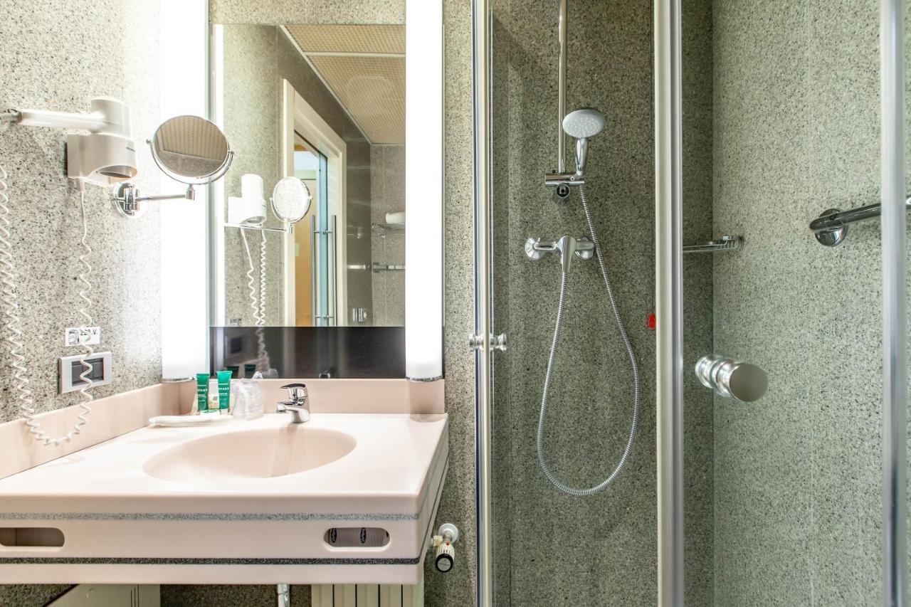 Hotiday Hotel Milano Turro Екстер'єр фото